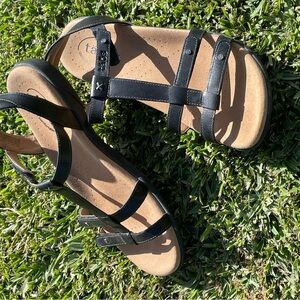 Taos Trophy Sandals size 10